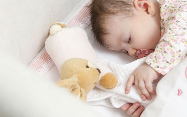 Naninha – na mesma categoria de protetor de berço, o paninho causa sufocamento em bebês pequenos enquanto dormem ou brincam