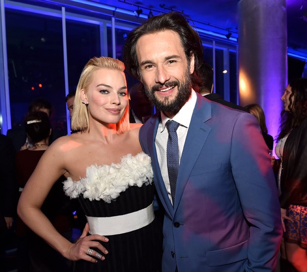 Margot Robbie e Rodrigo Santoro (Foto: Kevin Winter/Getty Images)