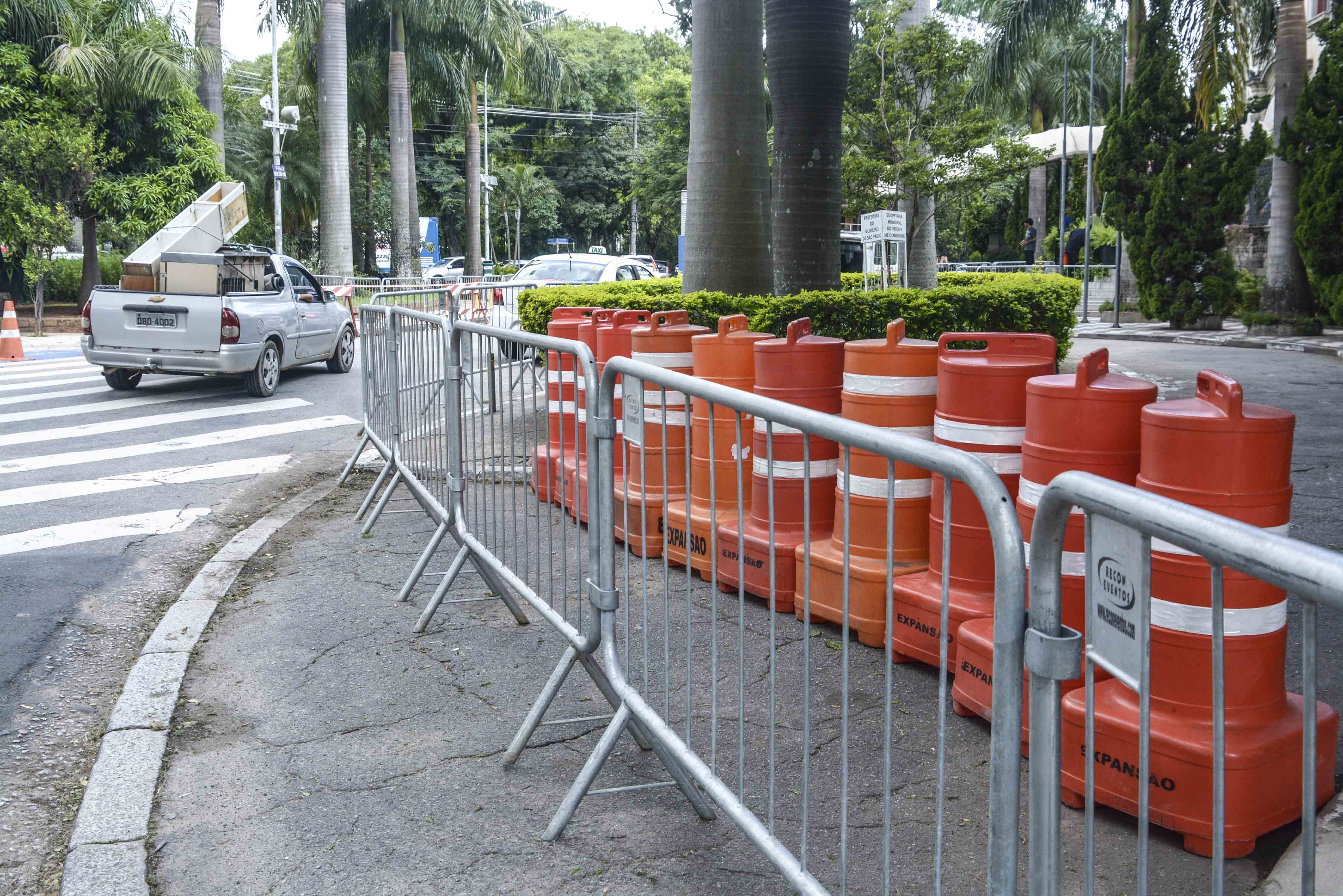 Arredores da Igreja Nossa Senhora do Brasil (Foto: Léo Franco/Agnews)