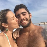 Luana Piovani curte praia ao lado do marido e se declara no Instagram