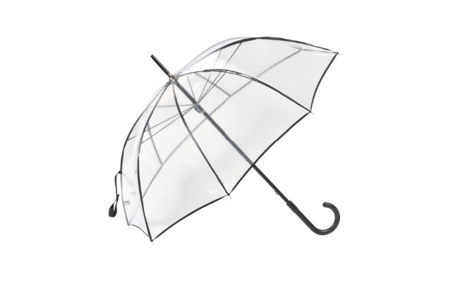 Para as que buscam inovar até no guarda-chuva, este modelo de plástico transparente da Longchamp é divertido e estiloso. Preço: R$ 500,00