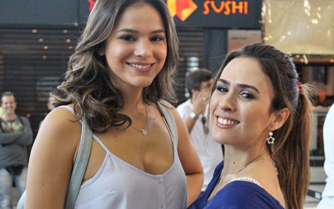 Bruna Marquezine e Tatá Werneck gravam cenas de 'I Love Paraisópolis' em aeroporto