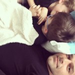 Em momento raro, Ricky Martin posta foto com os filhos