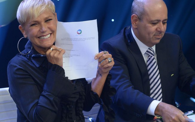 Xuxa assina contrato com a Record