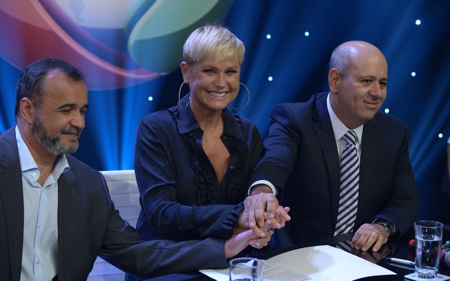 Xuxa assina contrato com a Record