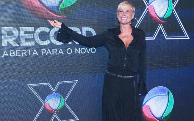 Xuxa assina contrato com a Record