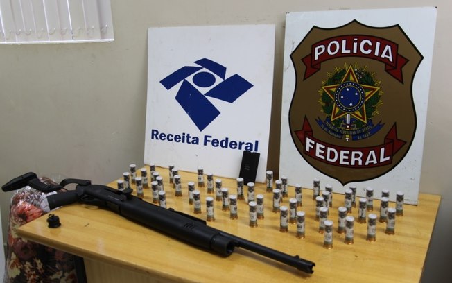 Arma e munição encontrados com Rafael Ilha e Aline, em julho de 2014