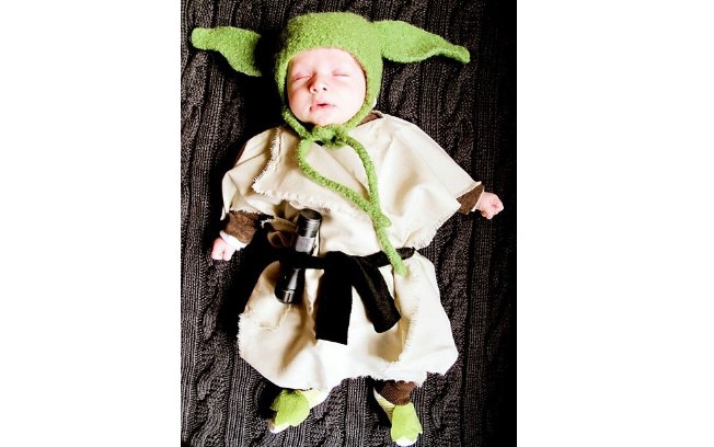 Um bebê Yoda dorminhoco, da saga Star Wars