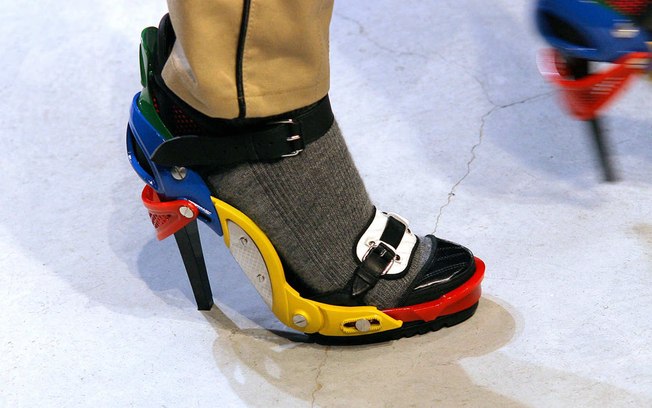 Sandálias Balenciaga - Por apenas US$ 4.175 você pode levar esse sapato que parece feito de Lego. Que tal?