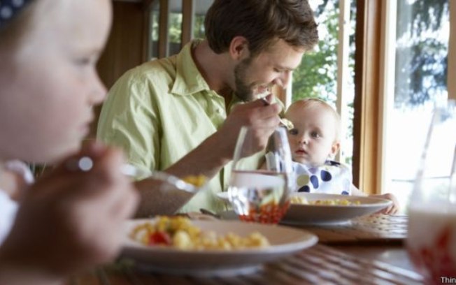Nutricionistas aconselham que a hora da refeição deve ser lúdica, prazerosa e um momento de troca com a família