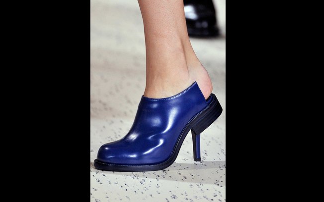Sapatos Acne Dandelion - Quer um sapato de salto alto mas não tem grana? Simplesmente cole um salto nele e aproveite