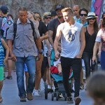 Victoria e David Beckham reúnem os filhos para passeio na Disney