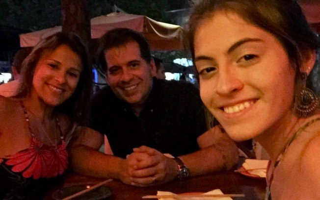 Karina Gomes, mulher de Hassum, e a filha Pietra