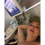 Thalia posta foto fazendo mamografia para incentivar exames