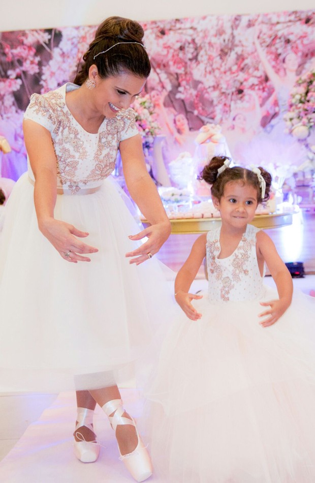 Aline Barros e a filha, Maria Catherine (Foto: Rafael Barros)