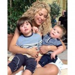 Shakira posa com os filhos e se derrete: ‘Com meus gurus’