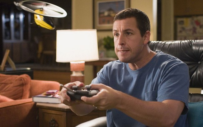 Em “Click”, Adam Sandler tem um controle remoto sobrenatural que permite manipular o tempo. Mas aprende que nem sempre vale a pena pular momentos ruins