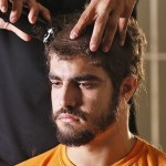 Caio Castro raspa o cabelo para últimas cenas de "I Love Paraisópolis"