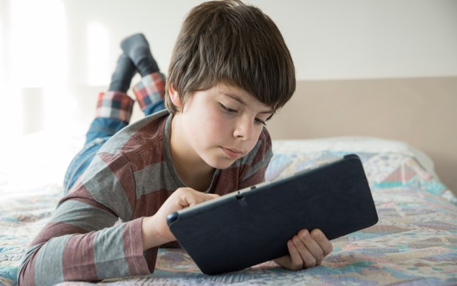 Smartphones, tablets e computadores são mais perigosos quando usados por crianças