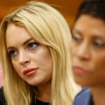 Lindsay Lohan é expulsa de bar após ofender garçom e cuspir em cliente