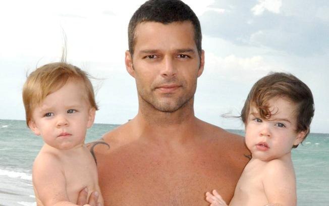 Gêmeos de Ricky Martin, Valentino e Matteo, nasceram via barriga de aluguel em agosto de 2008. Segundo a revista "People", a mãe teve muitas regalias durante a gestação