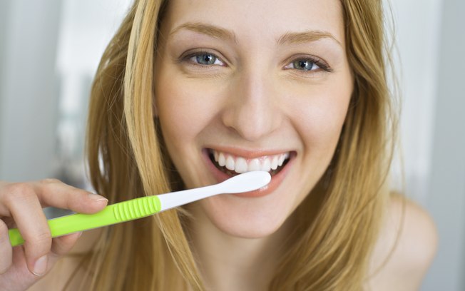80% das escovas de dente examinadas abrigam milhões de microorganismos que podem vir a ser prejudiciais à saúde