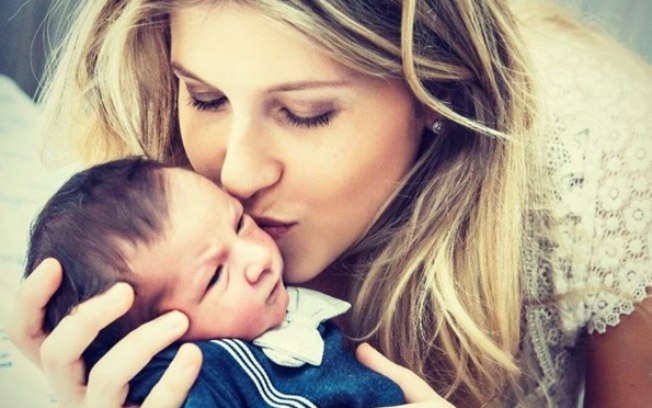 Juliana D'Agostini apresenta primeiro filho: Andre