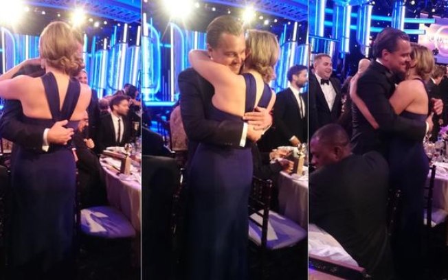 Leonardo DiCaprio e Kate Winslet se abraçam durante a cerimônia do Globo de Ouro