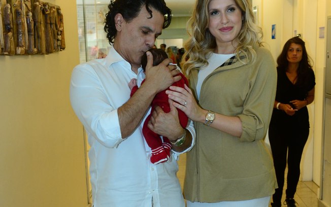 João Marcelo Bôscolo e Juliana D'Agostini e o primeiro filho, Andre