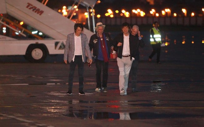 Os Rolling Stones desembarcam no aeroproto internacional do Rio de Janeiro 