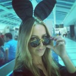 Luana Piovani posa com orelhinhas de coelho antes de coletiva da ‘Playboy’