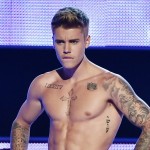 Justin Bieber revela que quer apagar tatuagem de Selena Gomez