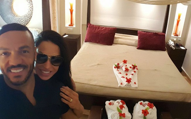 Belo e Gracyanne curtem nova lua de mel em hotel de Punta Cana