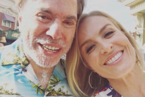 Silvio Santos apareceu mais barbudo ainda em selfie com Angélica nos Estados Unidos