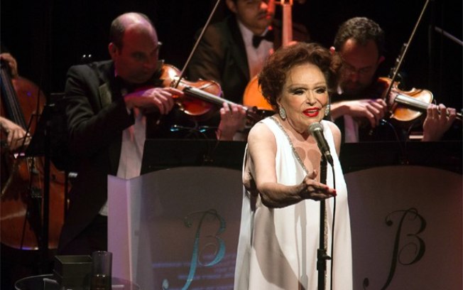 Diva do teatro, Bibi Ferreira celebra 75 anos de carreira ao som de Sinatra