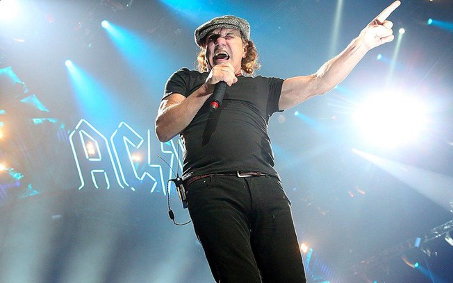 Com risco de perder audição, Brian Johnson suspende turnê do AC/DC