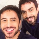 Ricardo Tozzi posa com padre Fábio de Melo e fãs comparam: ‘Gêmeos’