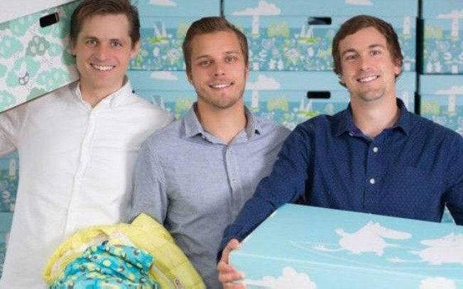 Pais finlandeses criaram uma empresa de caixas de papelão para bebês