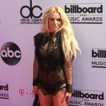 Britney Spears e mais famosas brilham no tapete vermelho de premiação