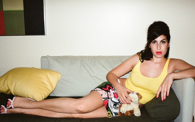 Fotógrafo vai lançar livro com fotos inéditas de Amy Winehouse antes da fama