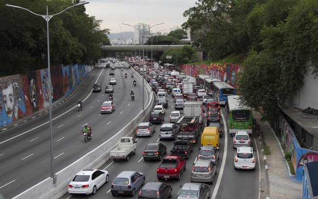 Mais de 13,3 milhões multas foram aplicadas em São Paulo no ano de 2015, segundo a CET (Companhia de Engenharia de Tráfego)