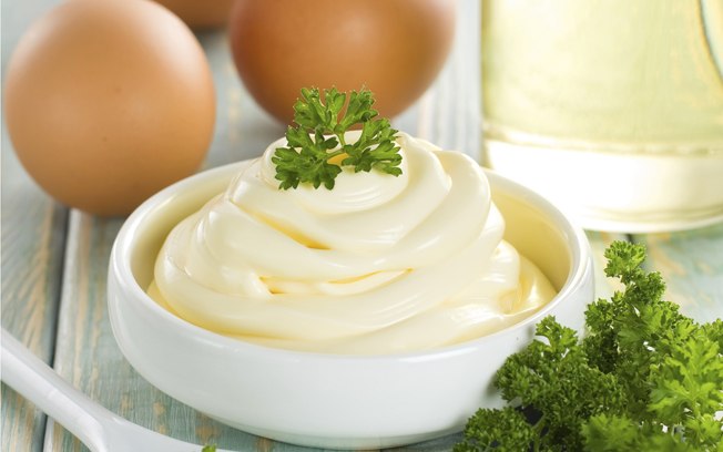 Alimentos perecíveis, como a maionese, devem ser evitados na marmita