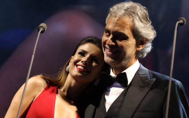 Paula Fernandes explicou a falha em dueto com Andrea Bocelli em show em São Paulo nessa quinta-feira (13)