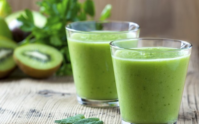Aposte no suco verde no café da manhã. Em menos de 10 minutos você consegue prepará-lo