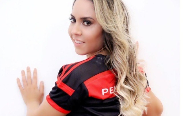 Em dia de FlaFlu%2C Mulher Melão promete um nude pelo Snapchat a cada gol do Mengão e cumpre promessa