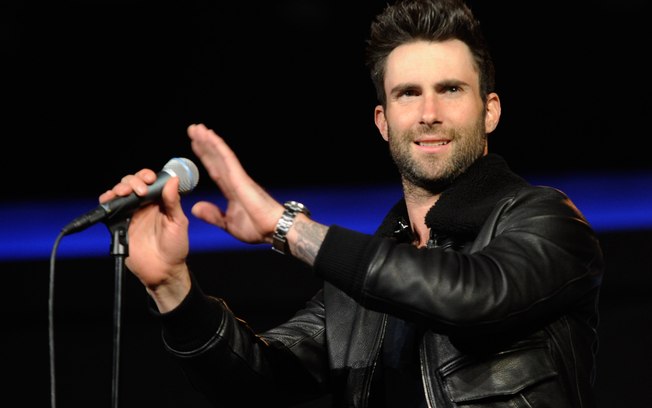 Adam Levine foi acusado de agredir membros de sua família%2C porém o caso foi desmentito pela polícia.