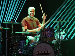 Haroldo Ferreti é o baterista da banda Skank há 25 anos e relembra sucesso de 