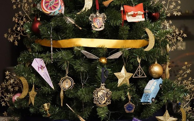 A árvore de Natal da britânica impressionou os fãs de Harry Potter