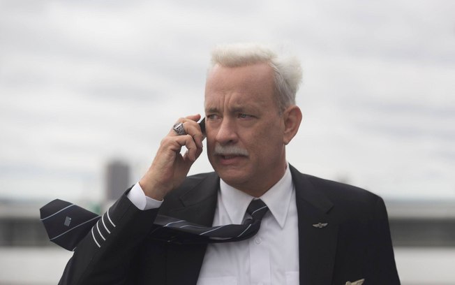 O filme de Clint Eastwood tem como protagonista Tom Hanks%2C que conta a história do piloto herói