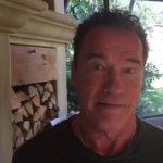 Schwarzenegger rebate críticas de Trump: ‘Que tal trocarmos de lugar?’